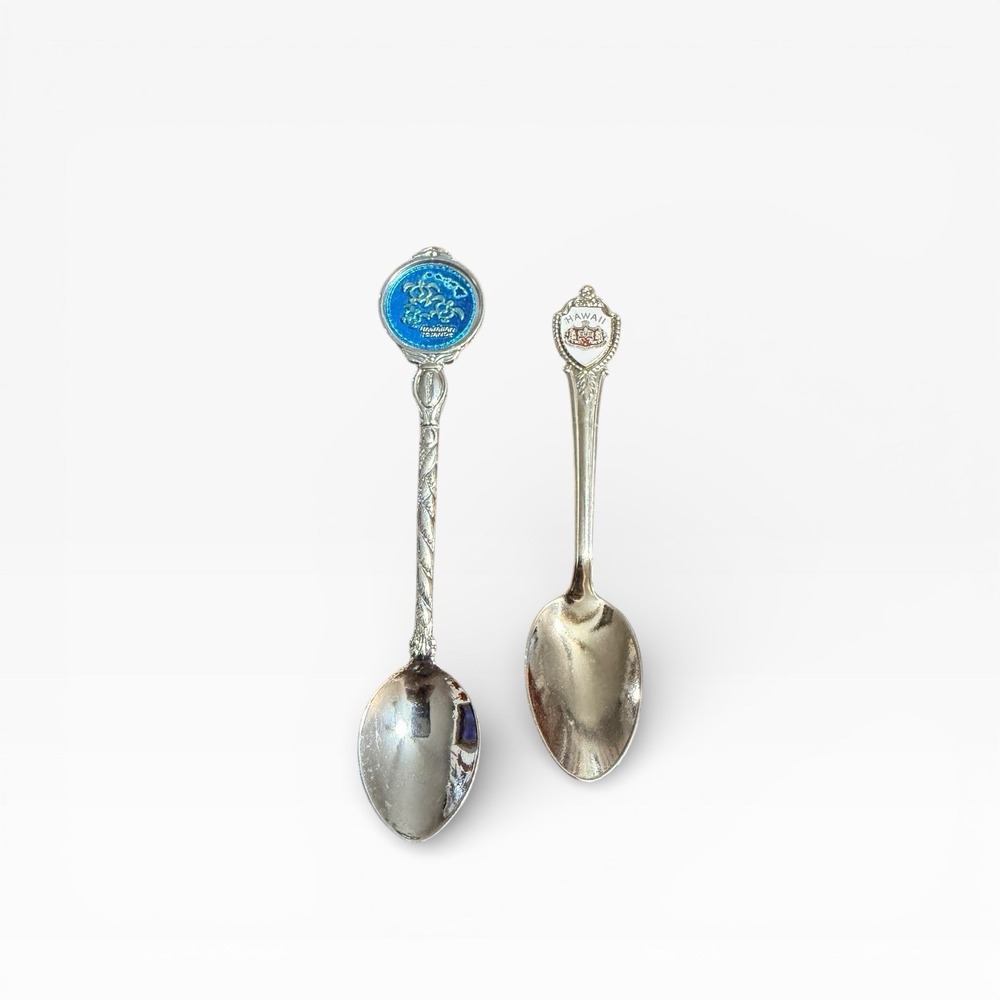 Lot of (2) Vintage Souvenir Collector‎ Spoons from Hawaii